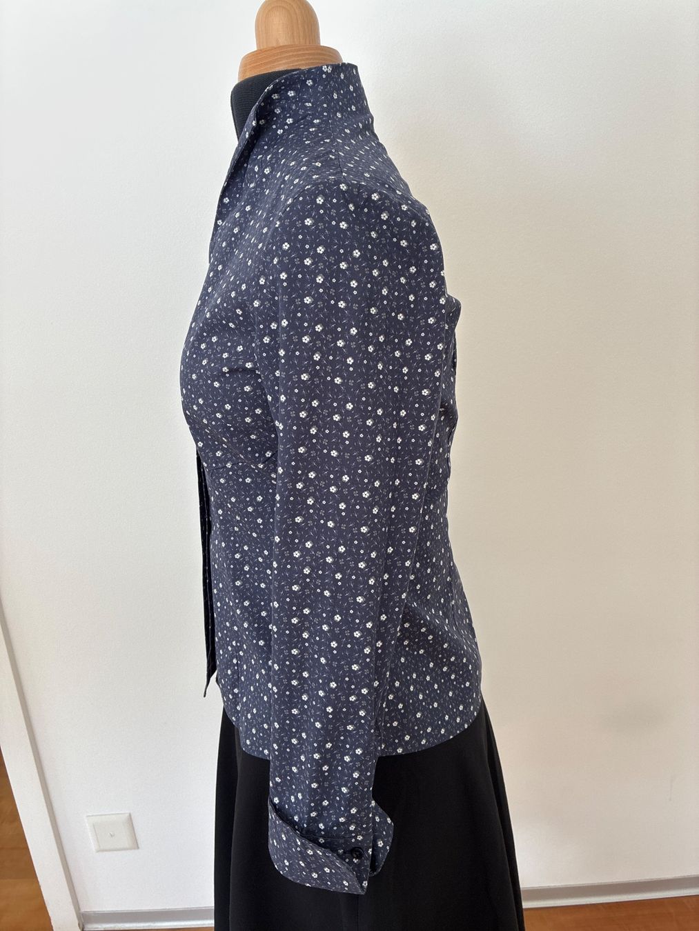 Camicette: Kelchkragenbluse von Herringbone Gr. 38 – Usato da Davos Platz venduto da nanigl 2