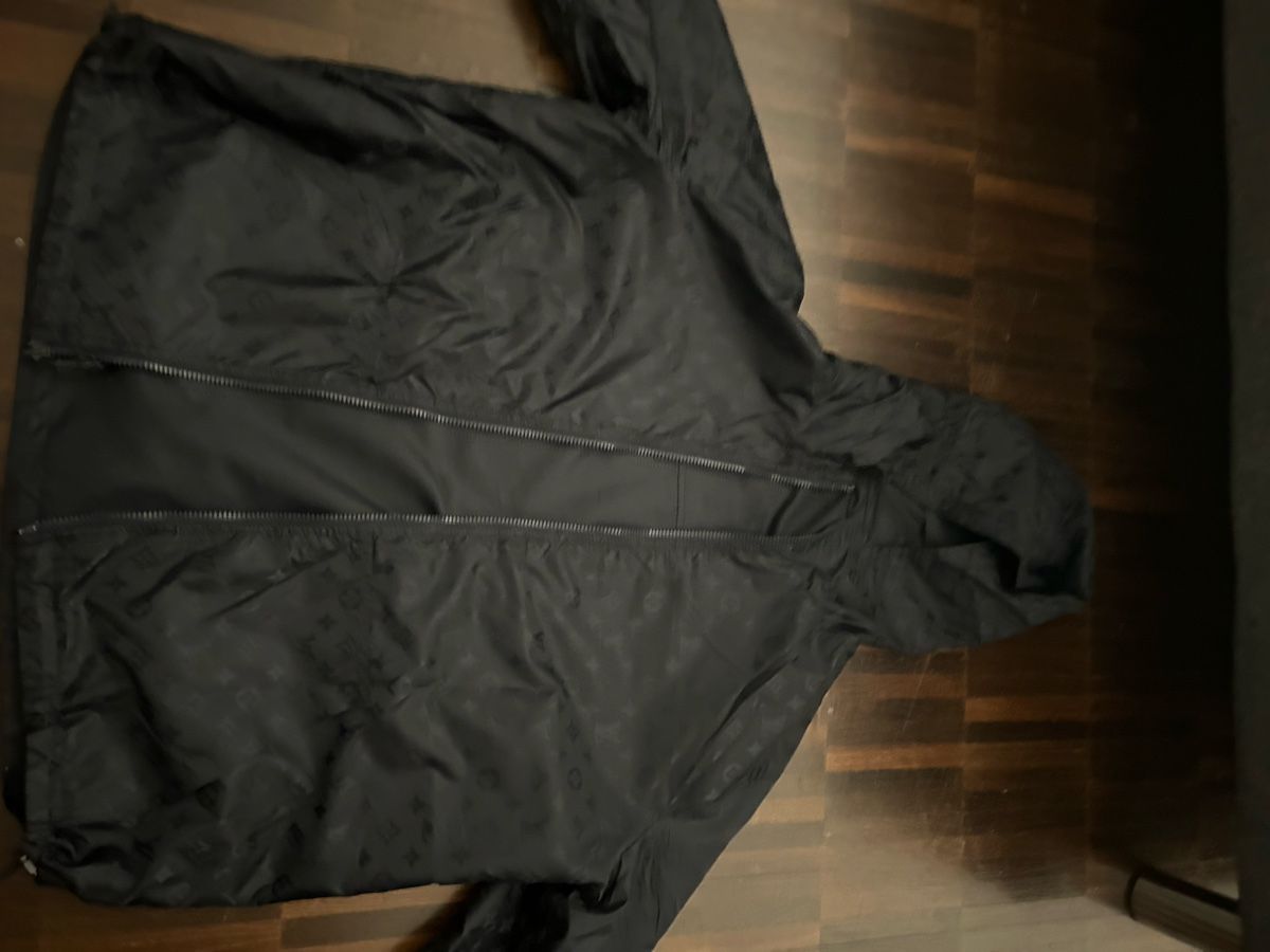 Louis Vuitton Giacche: Louis Vuitton LV Monogram Reversible Navy Windbreaker – Nuovo (secondo la descrizione) da Winterthur venduto da yan_yfz7 8