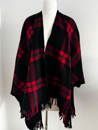 Warmer Winter Poncho, Schwarz/Rot Kariert mit Fransen!