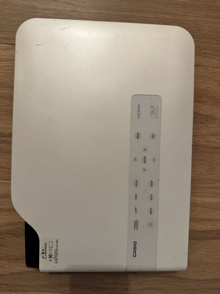 Casio Vidéoprojecteurs: Casio Projektor, für Heimkino oder Büro! Hat Pixelfehler – D'occasion à Pratteln par Marc2701