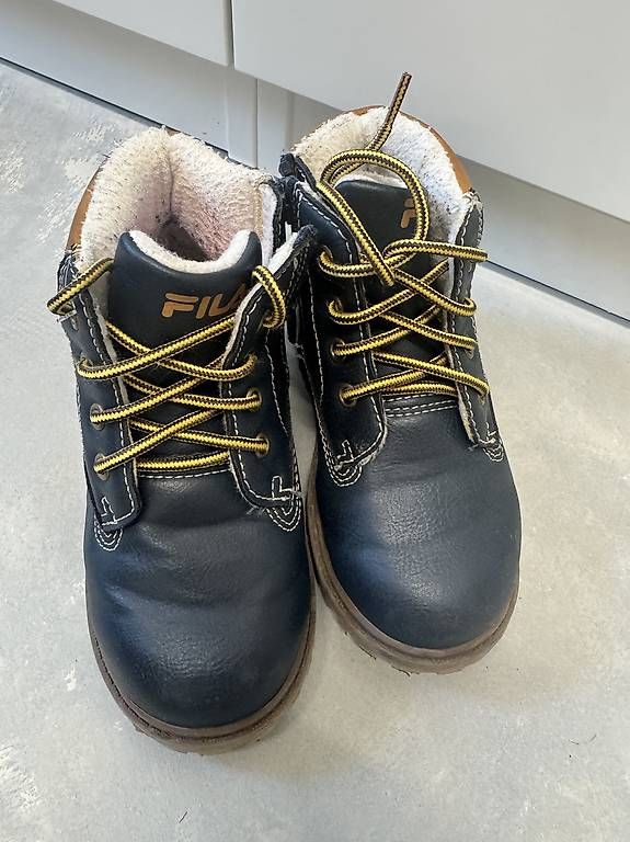 Scarpe per ragazzi: Schuhe Gr 24 – Usato da Schiers venduto da ani_nd8h 1