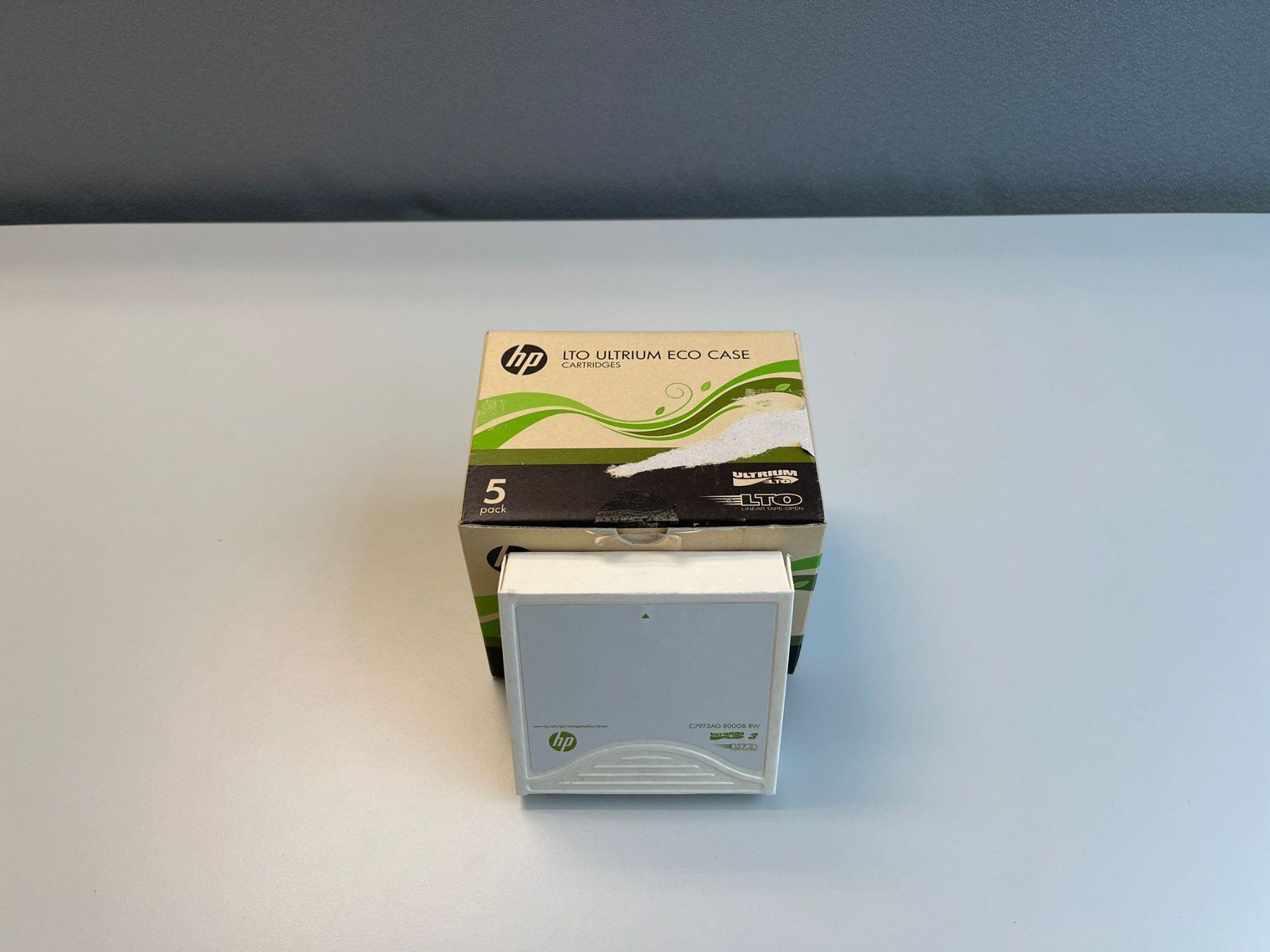 Hewlett Packard Dischi rigidi: 4x HP LTO Ultrium Eco Case Cartridges – Usato da Büron venduto da Restposte