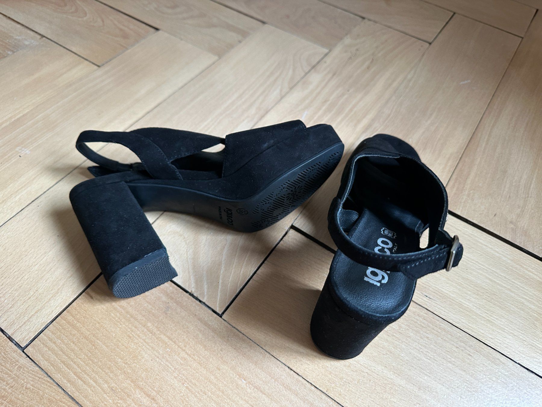 Scarpe da donna: IGI&CO - Wildleder Sandalette schwarz 38 – Usato da Zürich venduto da Diazaio 3