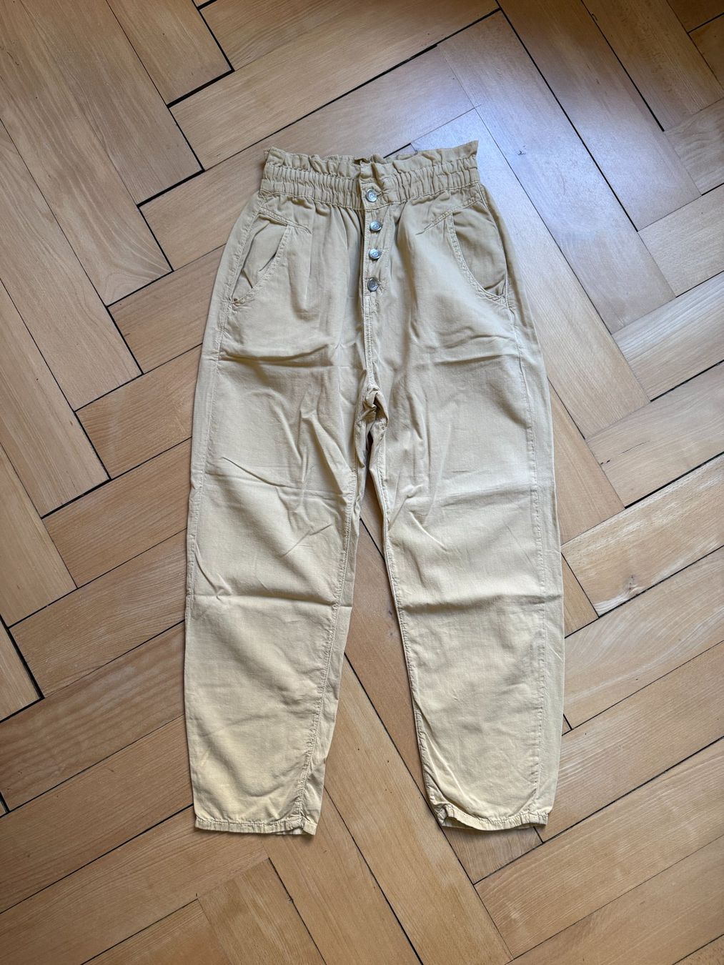 Zara Pantaloni: ZARA - Paperbag Hose beige 36 – Usato da Zürich venduto da Diazaio