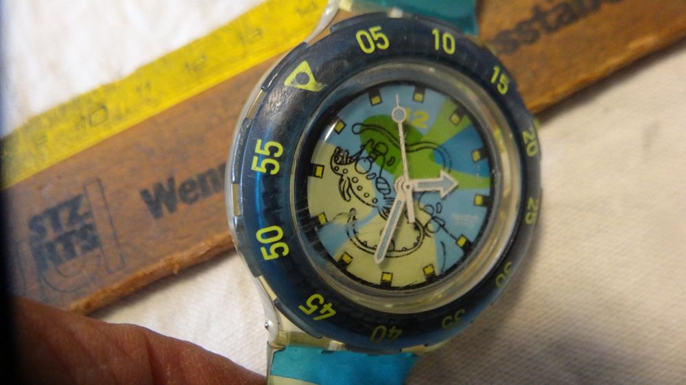 Swatch Montres: S-WATCH  SCHÖNE HERREN UHR,QUARTZ,MIT BOX.SCHÖNE FARBE.LÄÜFT – D'occasion à zürich par ahmad01 5