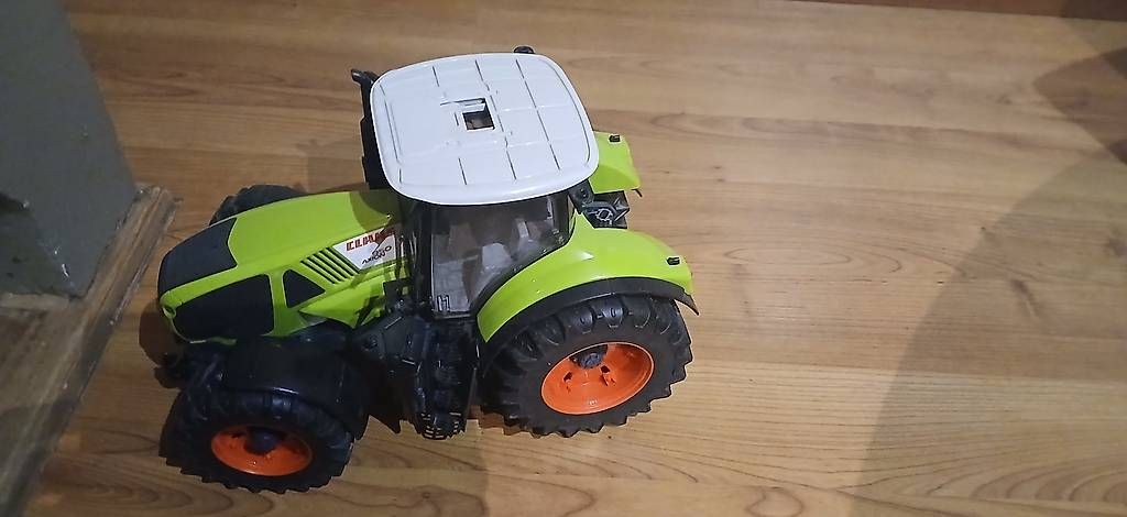 Trattori: Claas Traktor von Bruder  – Usato da Aristau venduto da Manufisch0 1