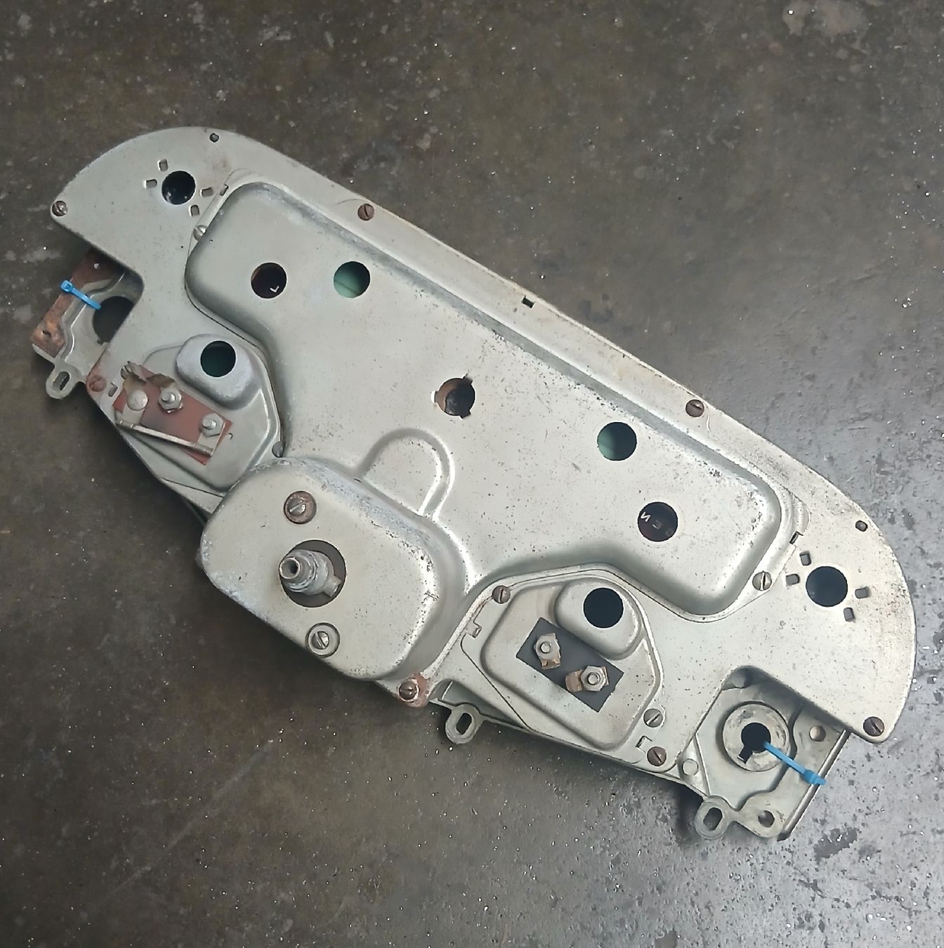 Chevrolet Tutti pezzi di ricambio auto: Compteur Chevrolet 58 en KMH! – Usato da la heutte venduto da Auto-stock 1