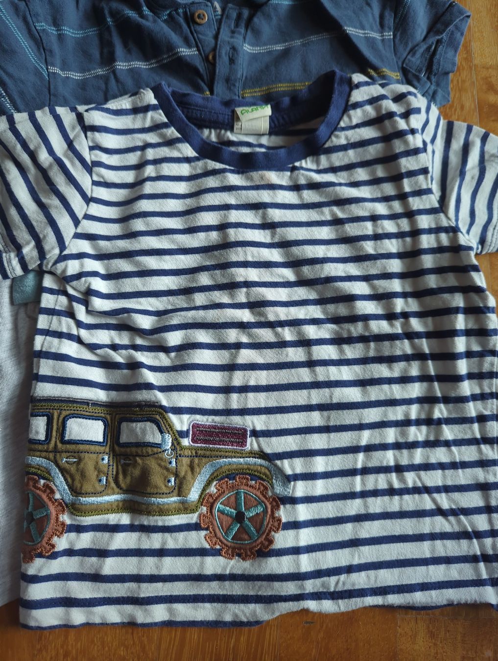 Camicie, T-shirt & Polo: Kinder T-shirt Gr. 98 – Usato da Eglisau venduto da raf_hn2x 2