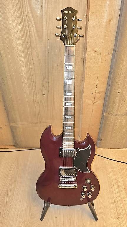 Strumenti musicali: C.Giant E-Gitarre  SG Style – Usato da Rümlang venduto da sch_w9cq