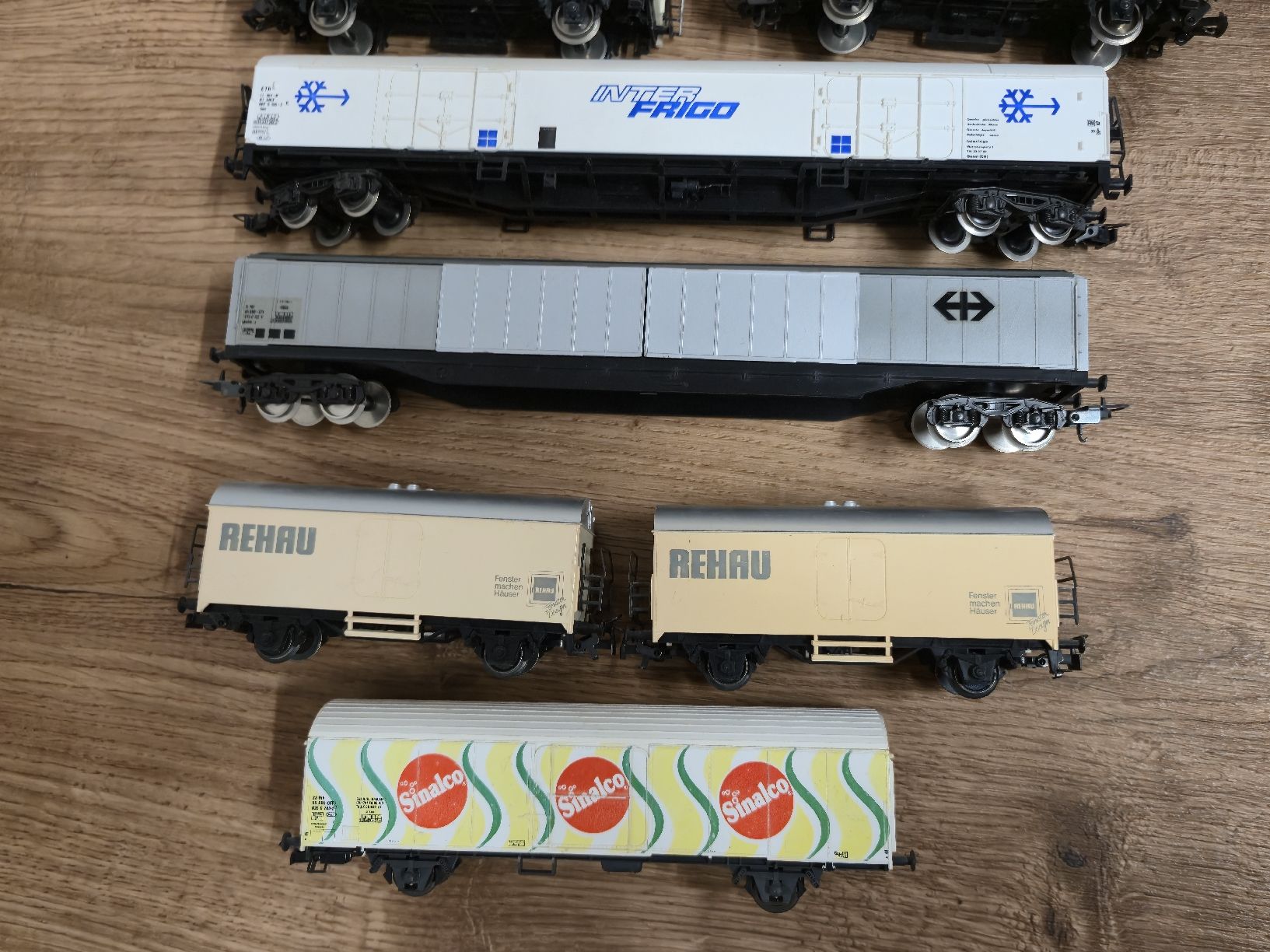 Lima Modellini di ferrovie: Lima H0 Güterwagen geschlossen, Container Set 13-teilig – Usato da Engwilen venduto da Urias_093 2