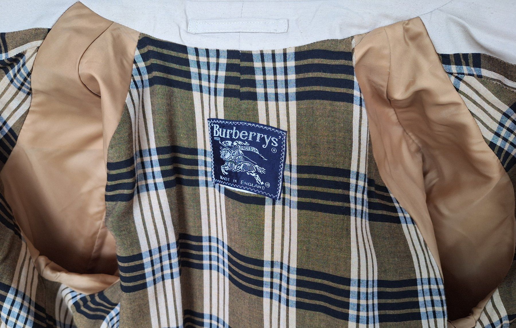 Burberry Cappotti: Burberrys authentique, L, Imperméable vintage Beige. – Usato da Onex venduto da adr_fg5g 2