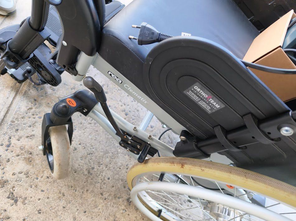 Sedie a rotelle: Elektrische Rollstuhl Alber PS4515 – Usato da Toffen venduto da Immo-Erben 4