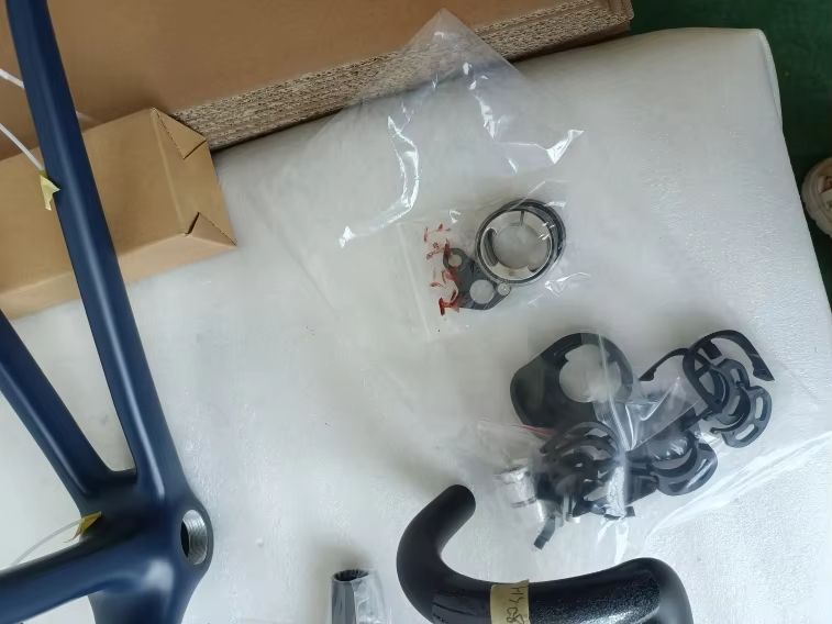 Pezzi di ricambio: Carbon Rennrad Rahmen 580 – Nuovo (secondo la descrizione) da Luzern venduto da DarioS90 4