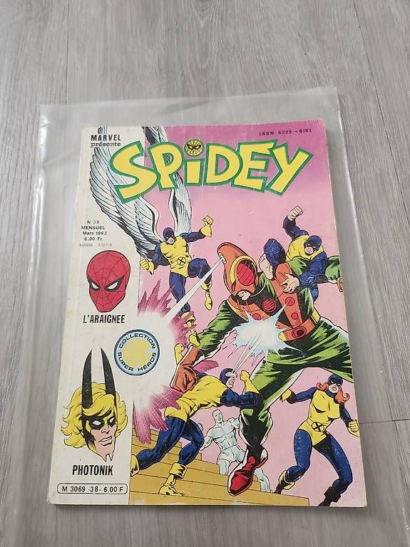 Comics: Bande dessiné marvel présente spidey numéro 38 – Gebraucht aus Romont FR von Alejandro111