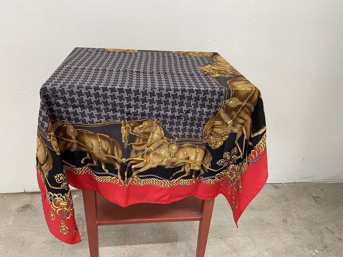 Maison Mollerus Foulard & Sciarpe: Maison Mollerus Seidentuch Pferde-Motiv – Usato da Dietikon venduto da brocki-eyra 5