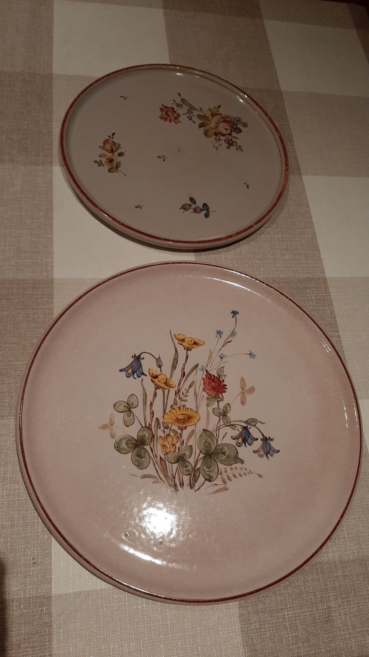 Piatti di portata: F R) 2er Set handbemalte Platten Teller Blumen – Usato da Wil SG venduto da AmandaCreations