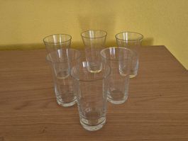 7  Vintage Trinkgläser mit feinem Schliffdekor, gebraucht