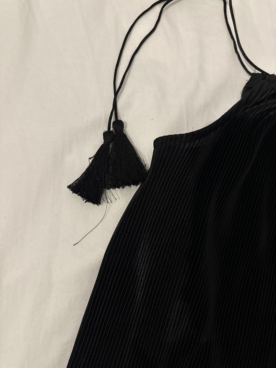 H&M Top: Schwarzes Sommertop mit Plisseé Gr. XS – Nuovo (secondo la descrizione) da Luzern venduto da val_z5jn 2