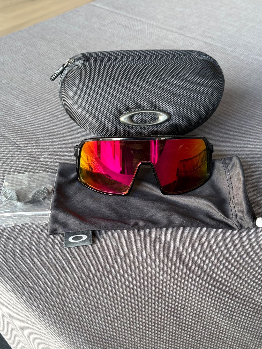 Oakley Occhiali & Lenti: Oakley Sutro S – Usato da Besenbüren venduto da tshirt 1