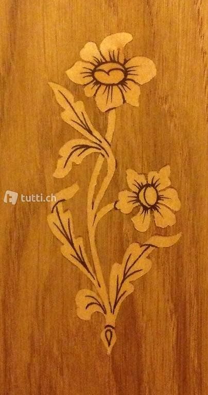 Credenze: Barock Buffet Eiche mit Intarsien mit Alpenblumen – Usato da Koblenz venduto da Forellenteich 2