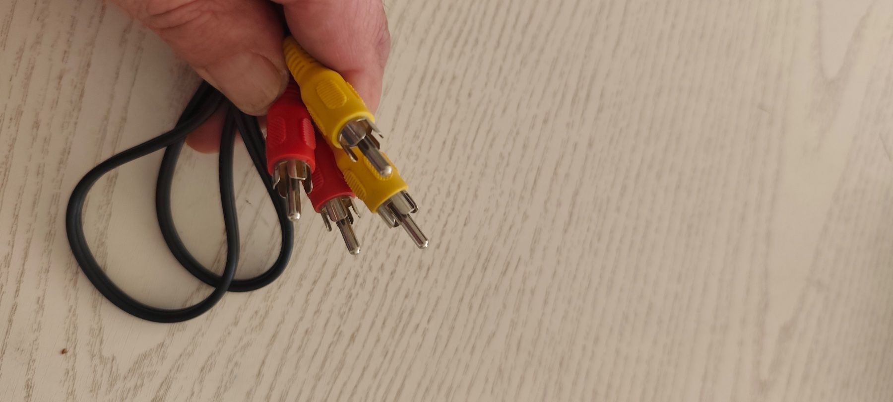 Kabel: Câble AV composite rouge jaune  RCA – Gebraucht aus Aigle von Dadavd 1
