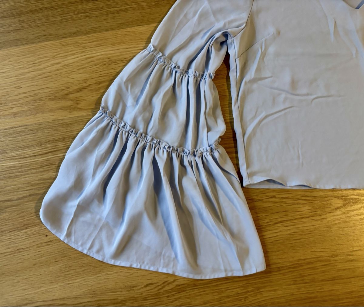 Chemisiers:  BIK BOK Bluse mit Glockenärmeln  – D'occasion à Baden par Tiffany6878 5