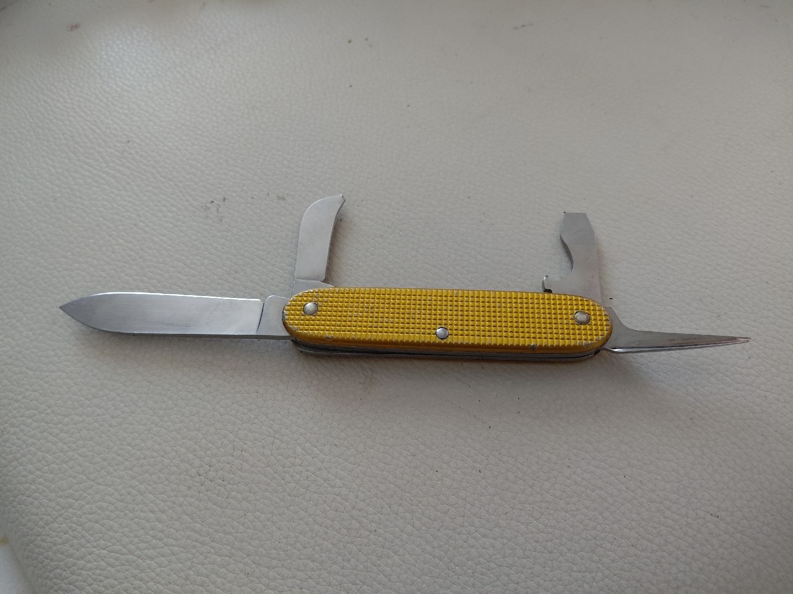 Victorinox Coltelli tascabile: Victorinox Offiziersmesser Bugnard Gold Edition – Usato da Belp venduto da mar_76s8 1