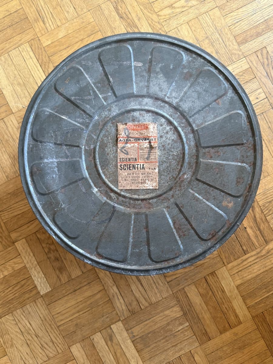 Barattoli: Boîte pour pellicule de cinéma ancienne  – Usato da Genève venduto da math_cedra
