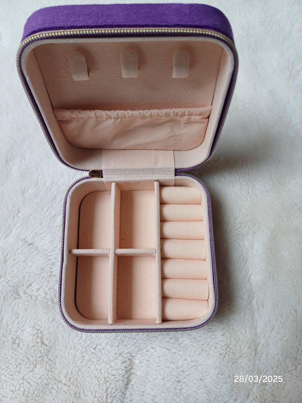 Schmuckkästen: Schmuckkästchen  - Material: Samt gefüttert – Neu und originalverpackt aus Würenlos von Abracadabra26 2