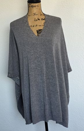 Wunderschöne Poncho mit Strass Details