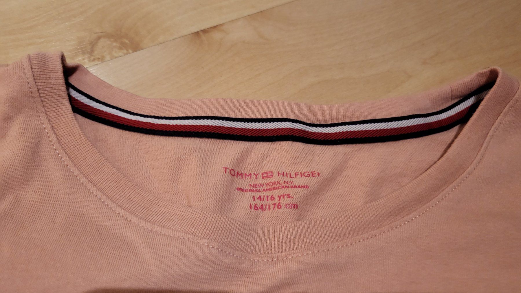 Tommy Hilfiger Blusen, T-Shirts & Tops: Tommy Hilfiger Langarmshirt 14/16 J – Gebraucht aus Safenwil von ang_x8dm 1