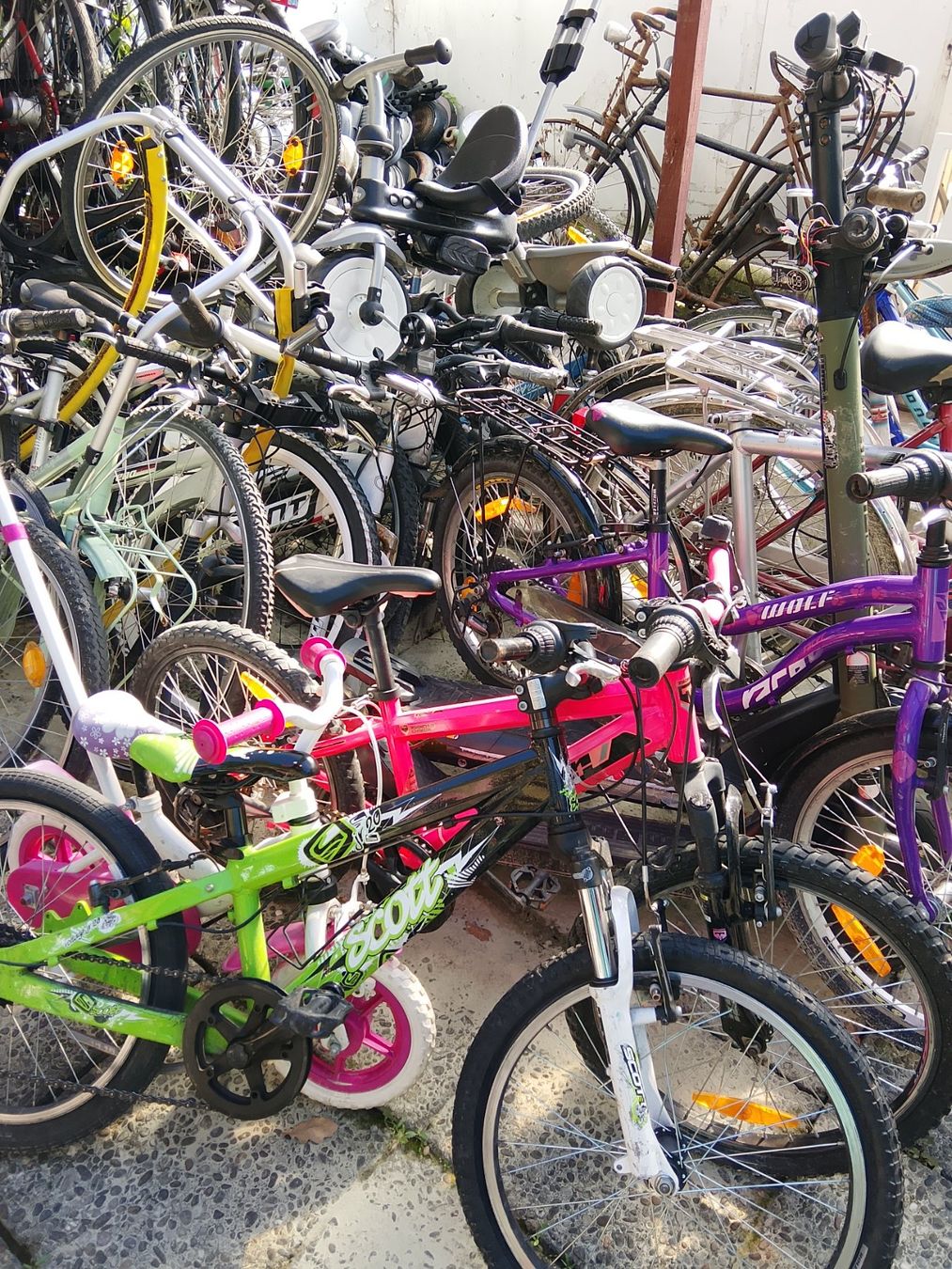 Velos: Fahrräder  (mehr als 30 velos) – Defekt aus Luzern von val_9ngc