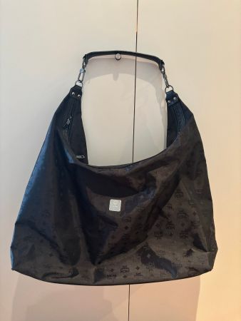 MCM Handtasche Schwarz mit Logo guter Zustand