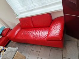 Rotes Leder 2er Sofa, Sommer-Deal aufgrund Auswanderung.