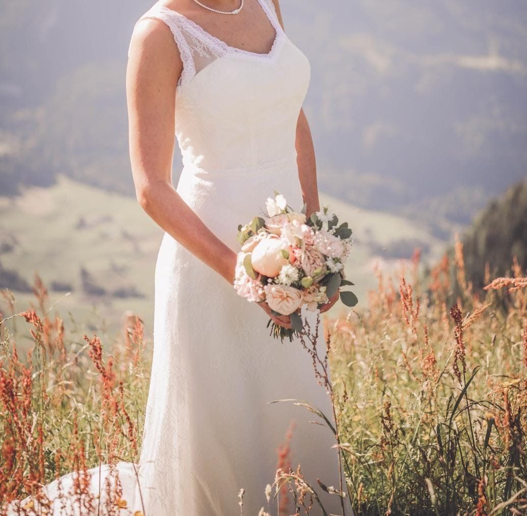 Kleider: Figurbetontes Hochzeitskleid, Grösse 38 – Gebraucht aus Buochs von and_25zf