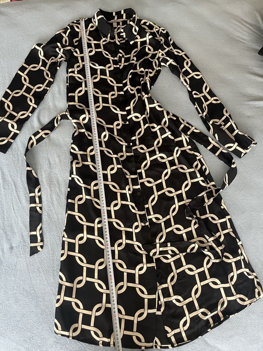 H&M Kleider: Kleid gemustert schwarz-weiss, neuwertig – Neu (gemäss Beschreibung) aus Olten von sae_82z2 1