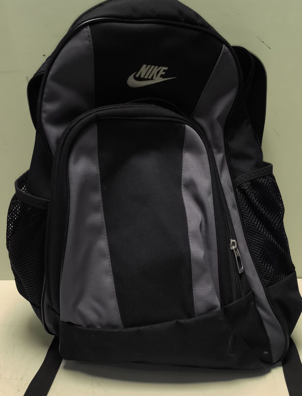 Nike Zaini: Nike Rucksack schwarz-grau, (em77) – Usato da Künten venduto da Schnaepplihuus