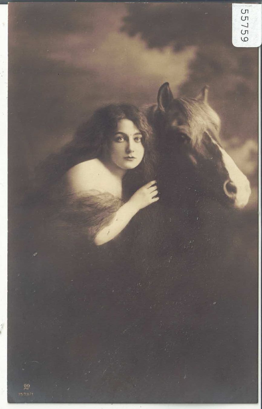 Cartes postales: Junge Frau mit Pferd – D'occasion à Ettingen par Kartenplanet