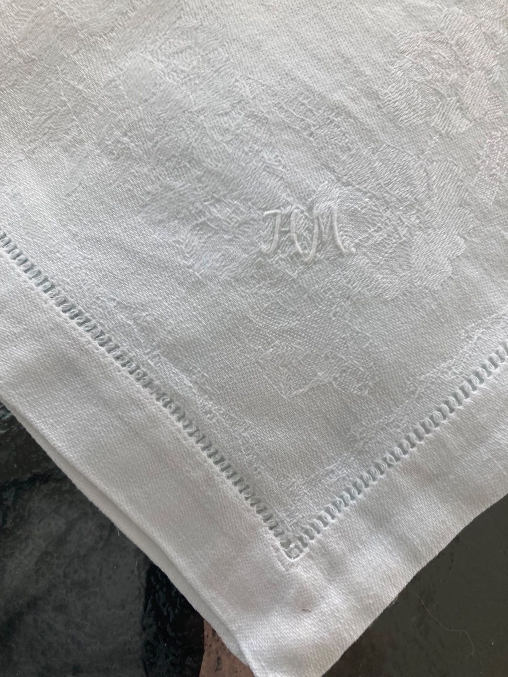Tovaglioli: 3x SERVIETTEN LEINEN HANDARBEIT mit MONOGRAMM, ALT, TOP! – Usato da Zürich venduto da dolcicaramelle2 1