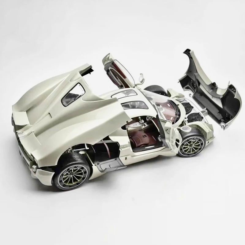 Pocher Modellini d'auto: PAGANI UTOPIA 1:8 GROSSMODELL VON POCHER – Nuovo e nell'imballaggio originale da Erlenbach i. S. venduto da MB-Next-Level 7
