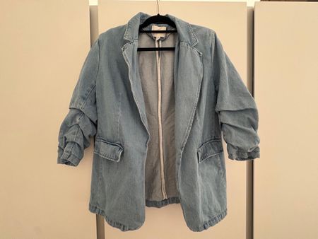 Denimblazer blau mit gerafften Ärmeln Grösse 44