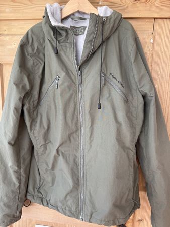 Übergangsjacke wind-/ wasserabweisend, Grösse S oder 164
