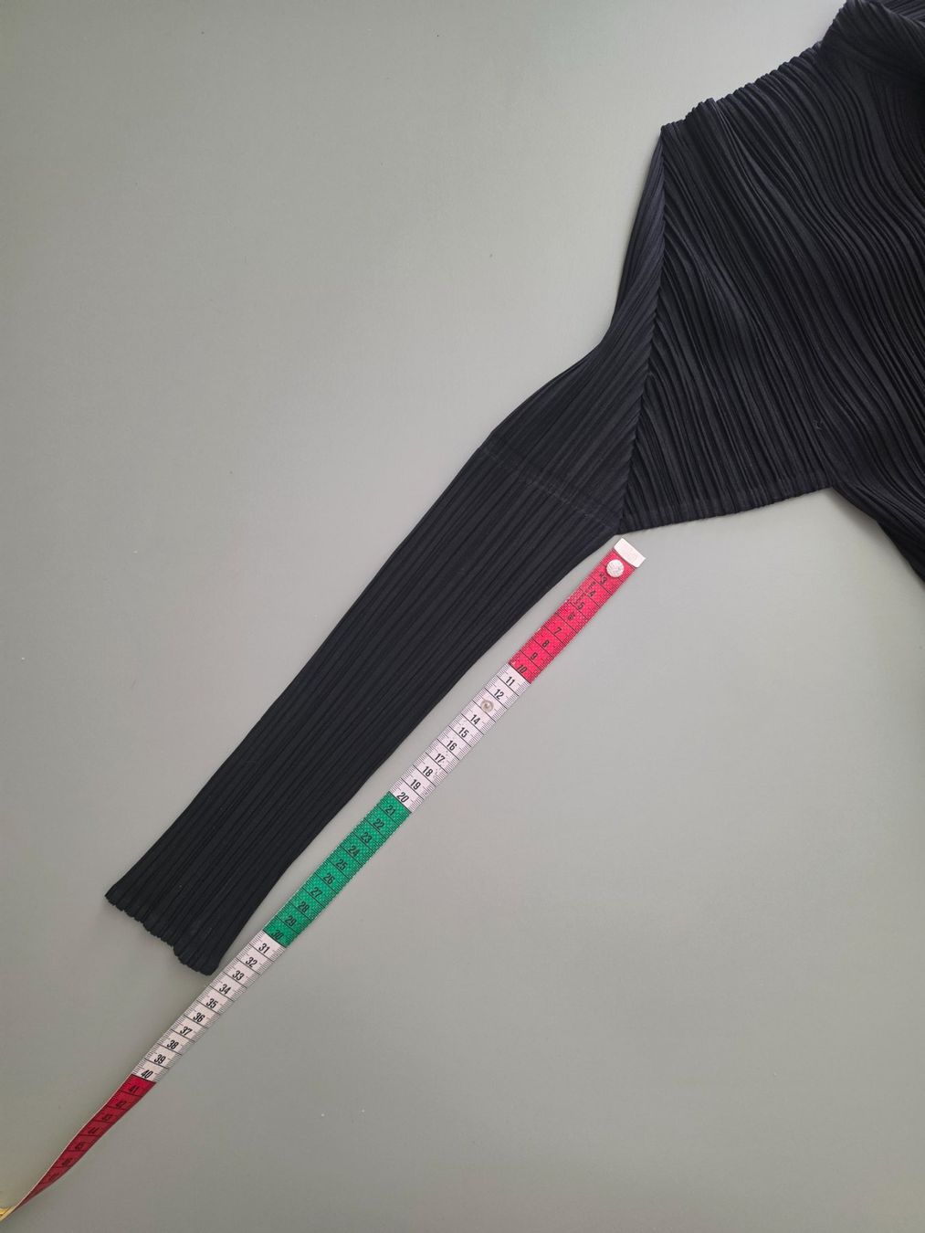 Issey Miyake Camicette: ISSEY MIYAKE   PLEATS PLEASE Schwarze Bluse / Grösse M  – Usato da Zürich venduto da connem 8