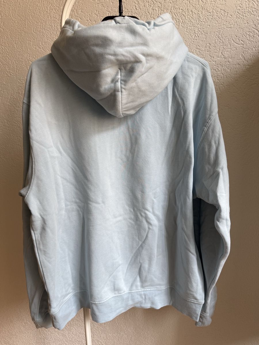 Maglioni & Felpe: Sweat à capuche bleu clair Basiguy, t.L/40 – Usato da Tavannes venduto da Thriftshop 1