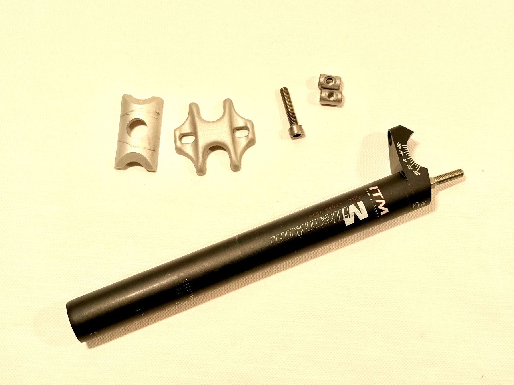 Pezzi di ricambio: ITM MILLENIUM CNC Sattelstütze 27.2mm 2607 – Usato da Luzern venduto da bikeandbeltcom
