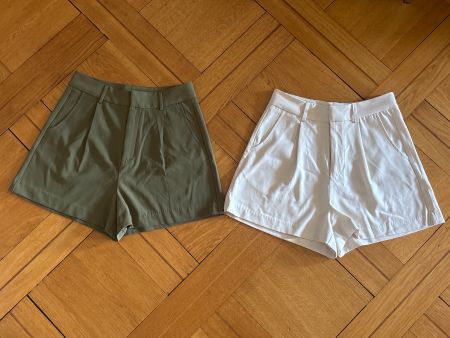 2 Shorts Khaki und Beige Gr. 36 Sofortkauf