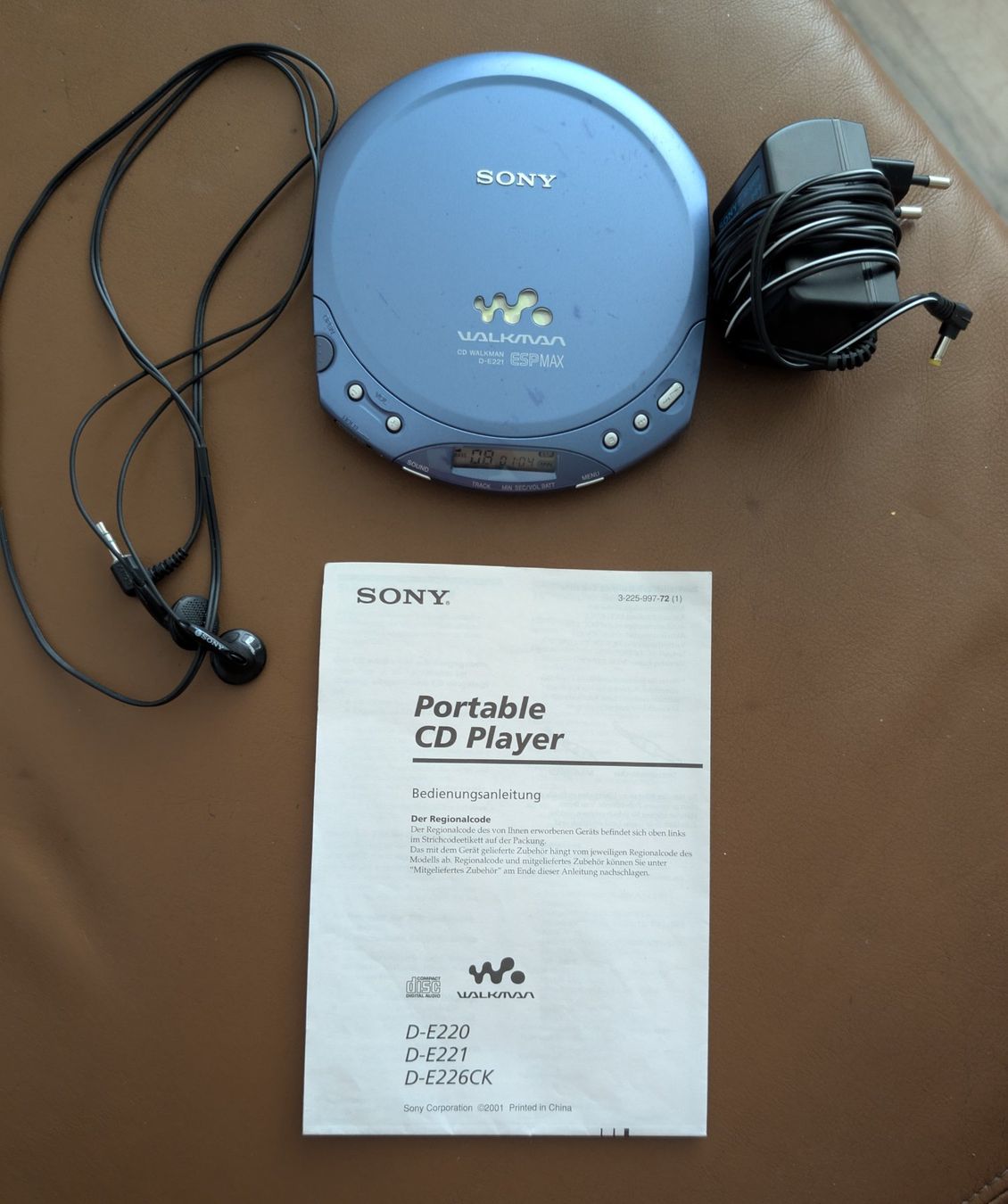 Sony Lettore multimediale portatile: Sony Walkman D-E221 mit original Kopfhörer und Netzteil – Usato da Löhningen venduto da Guadian_90