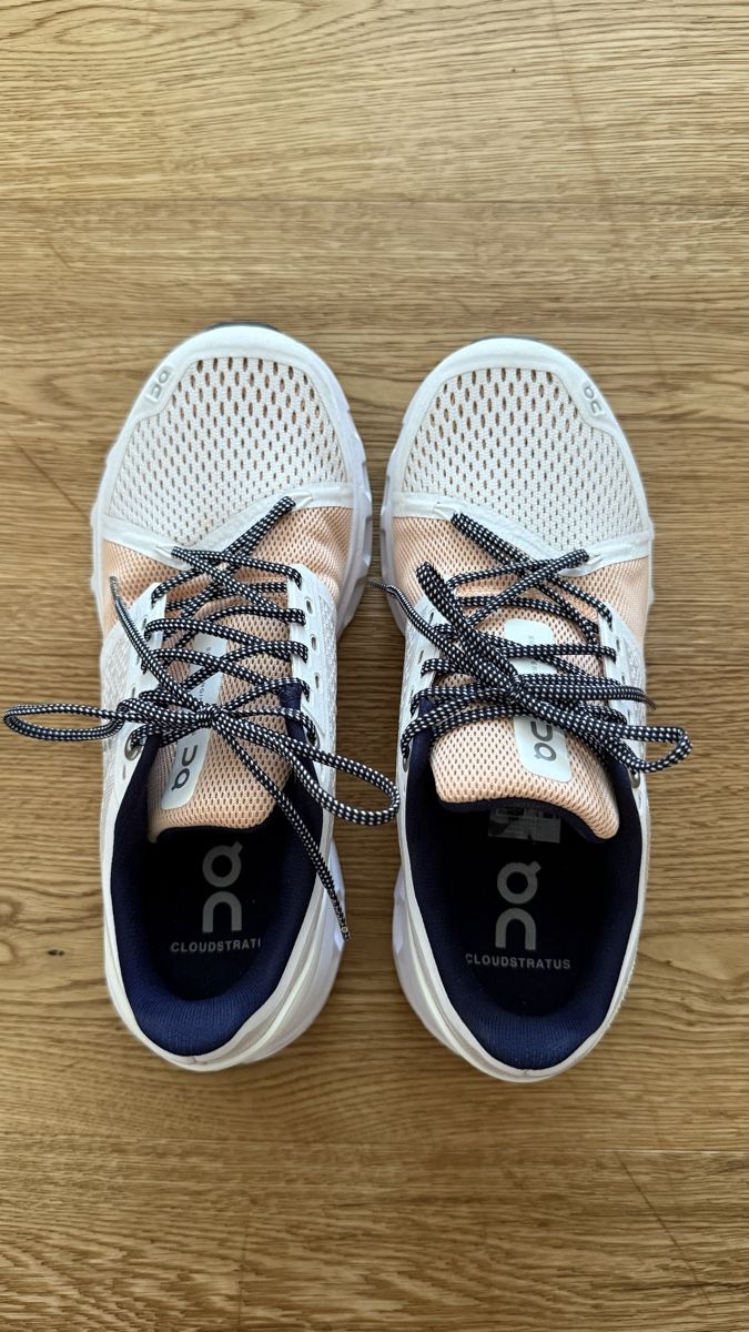 On Scarpe da donna: On Running Cloudstratus shoes size 38 – Usato da Boswil venduto da hey.itsme 1