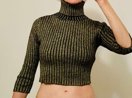 MANGO Rollkragenpullover, schwarz-gold gestreift, kurz
