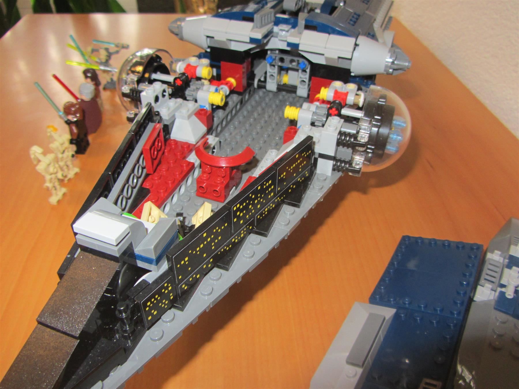 Lego Baukästen: LEGO Star Wars 9515 " The Malevolence " – Gebraucht aus Kreuzlingen von  5